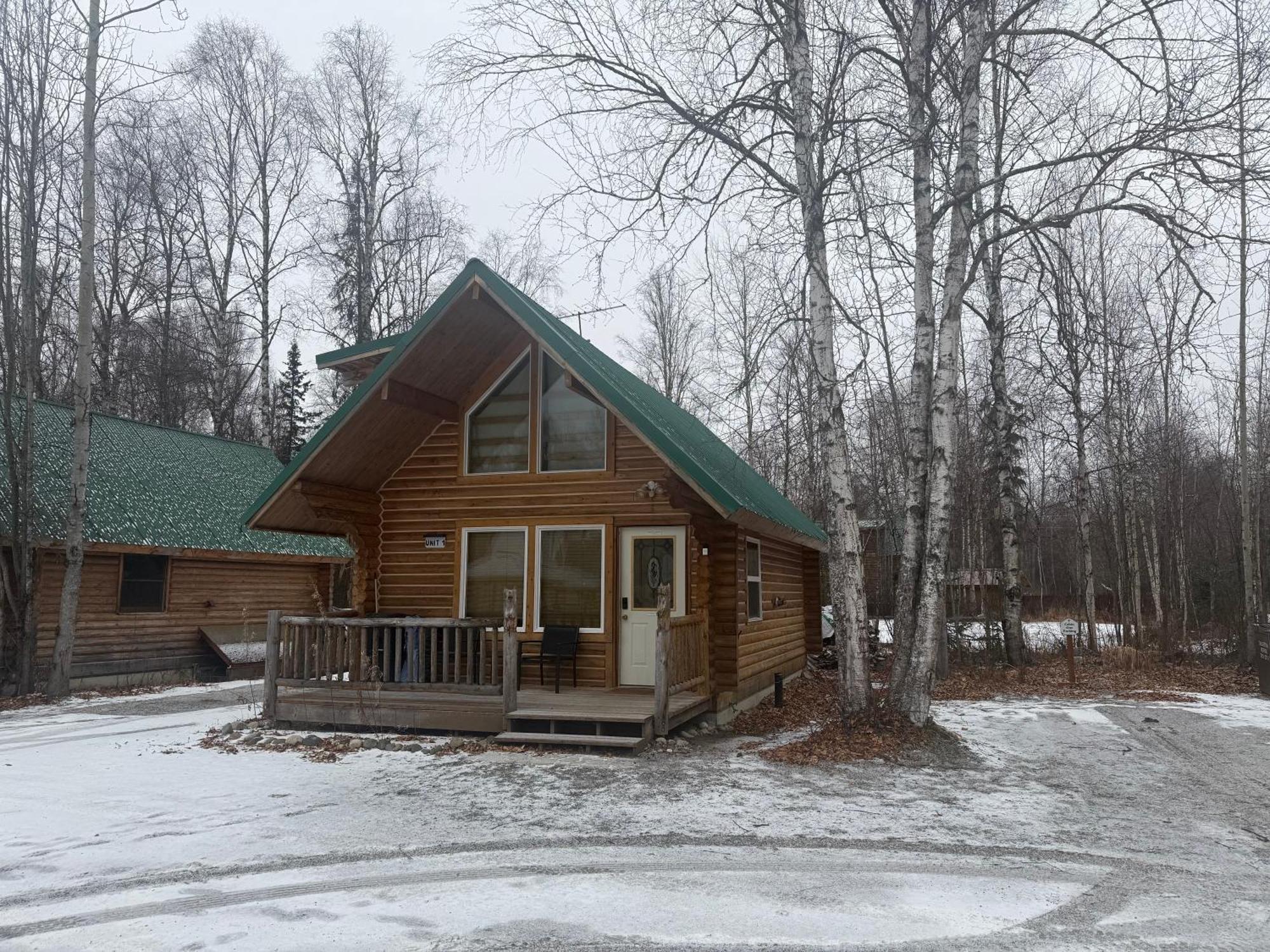 Talkeetna Log Cabin With Hot Tub Unit 1 Bagian luar foto