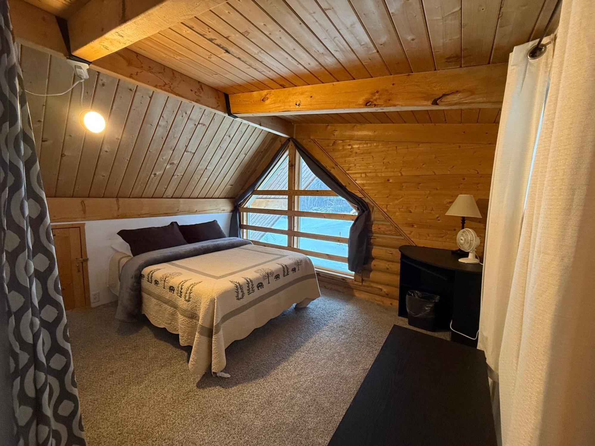 Talkeetna Log Cabin With Hot Tub Unit 1 Bagian luar foto