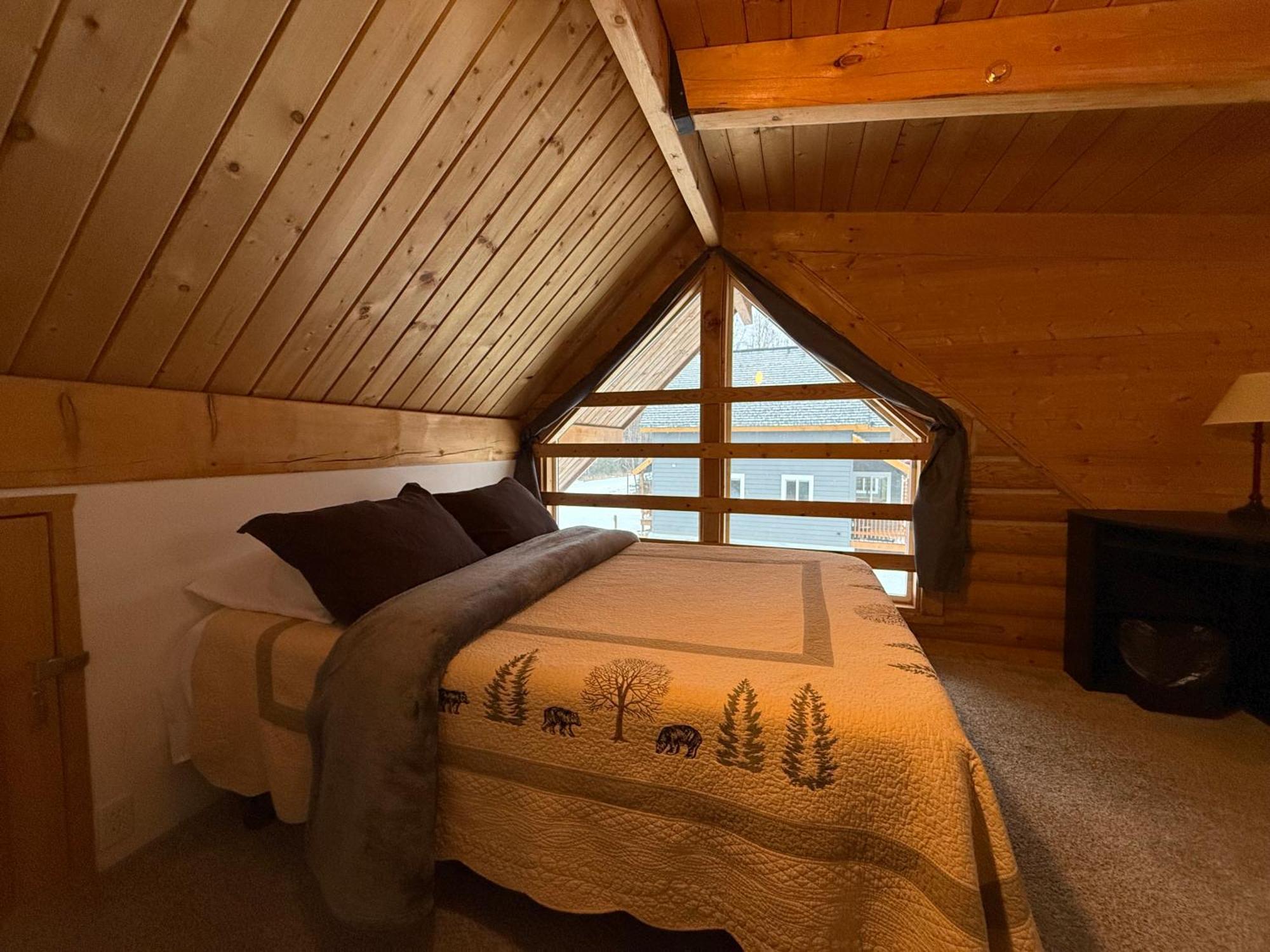 Talkeetna Log Cabin With Hot Tub Unit 1 Bagian luar foto